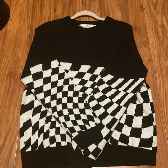 Checkered Sweater - Picture 2 of 4
